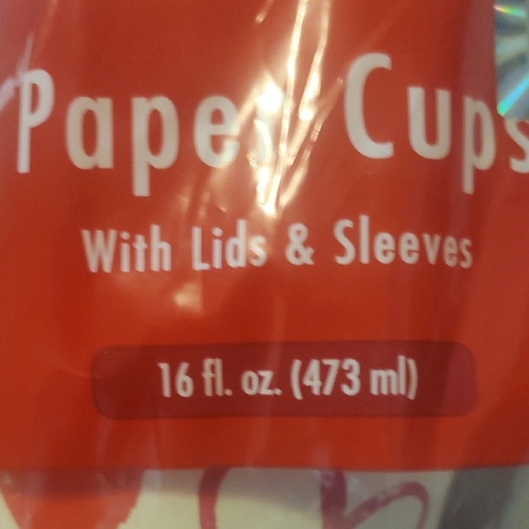 Red and White 16 oz. Paper Cups with Lids-Set of 10 - Picture 5 of 6